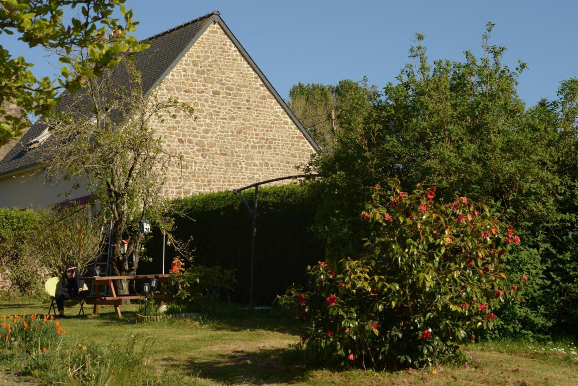 Deux Maisons Authentiques, Vue Bocage Proche Mont St-Michel, Domaine De L'Angeviniere Saint-Laurent-de-Terregatte Exterior photo